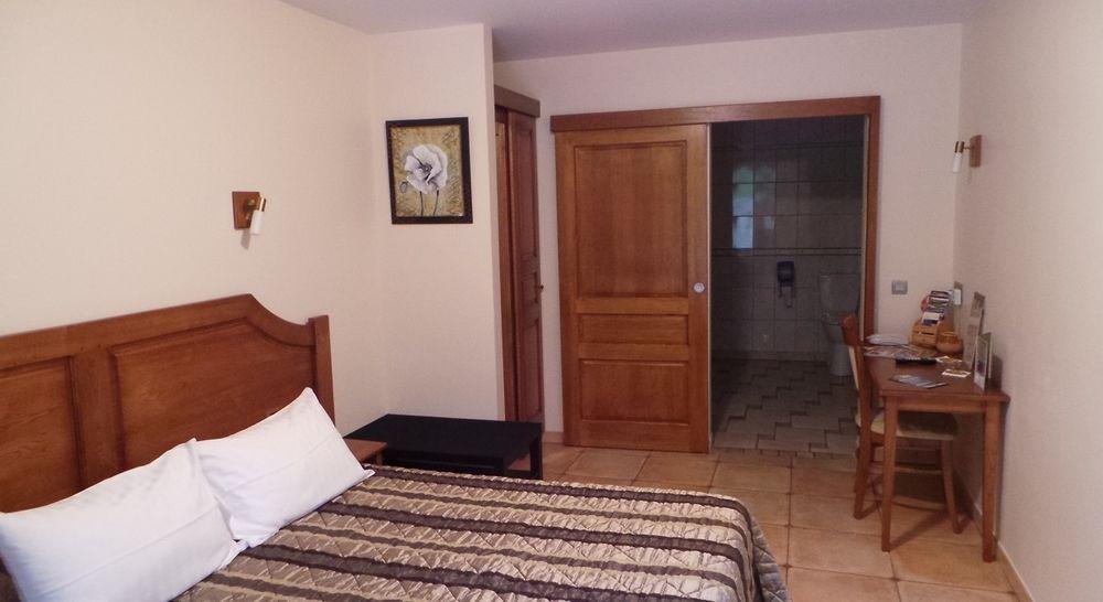Hotel Aux Vieux Arceaux Mercuer Zewnętrze zdjęcie