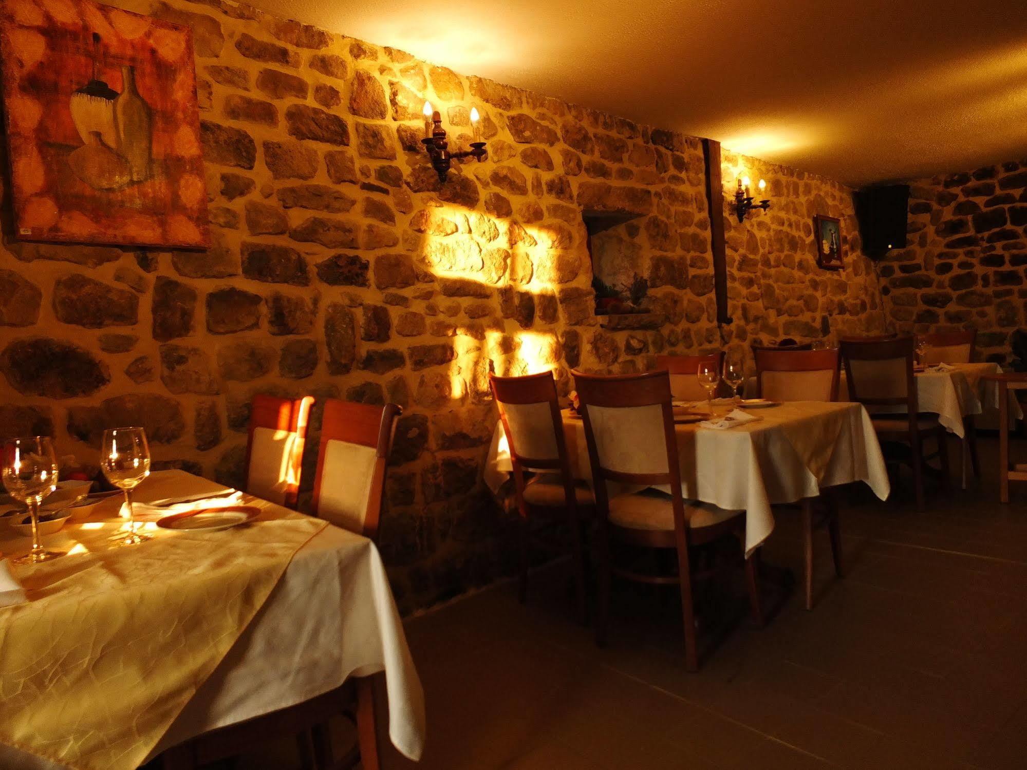 Hotel Aux Vieux Arceaux Mercuer Zewnętrze zdjęcie