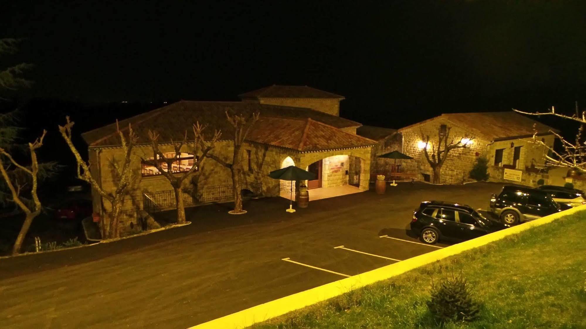 Hotel Aux Vieux Arceaux Mercuer Zewnętrze zdjęcie